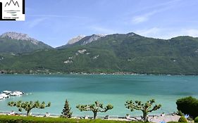 Coconlagon Serenite Au Lac D'Annecy